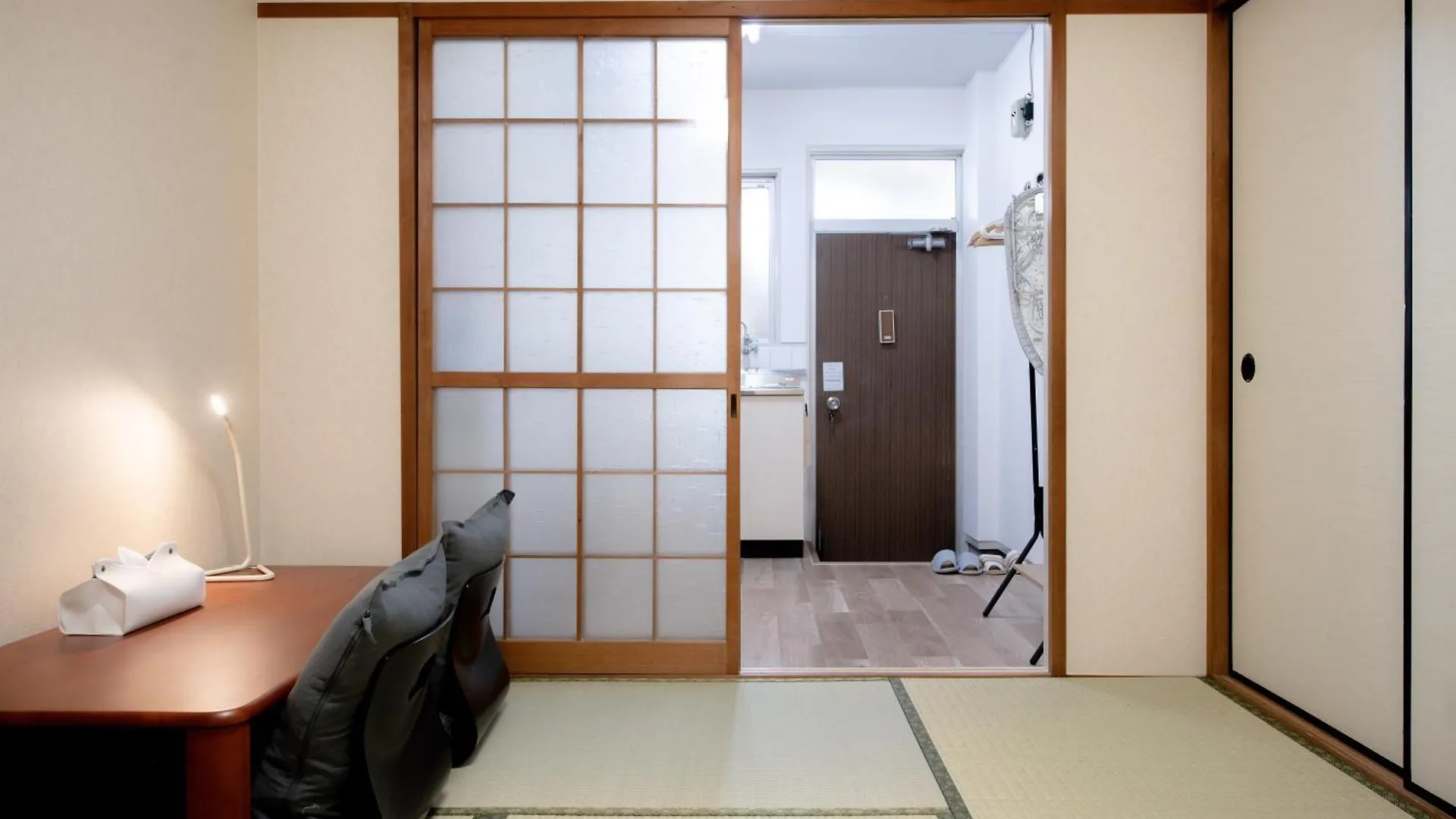 Osaka U-Shuku Apartment