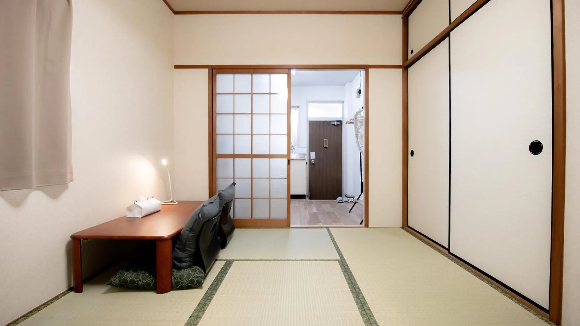 Osaka U-Shuku Apartment