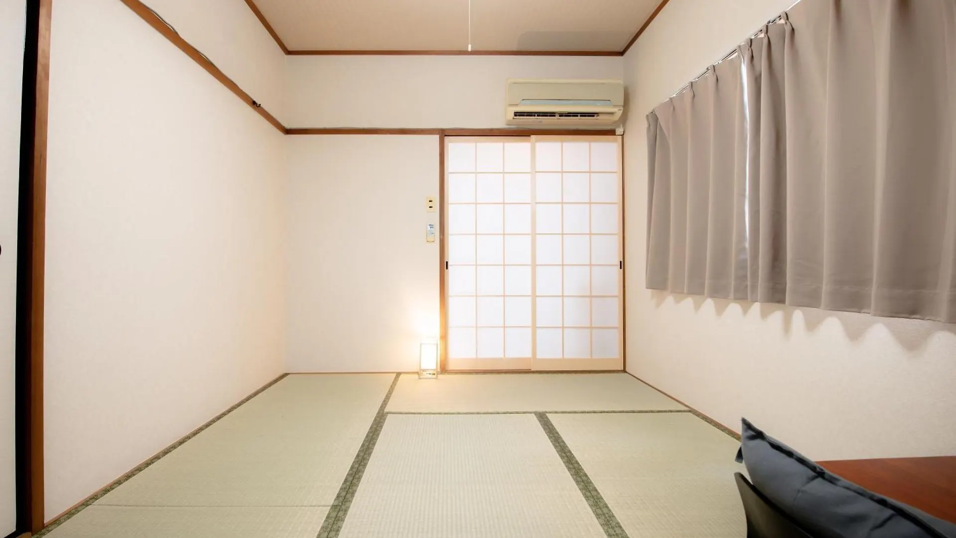 Osaka U-Shuku Apartment 0*,